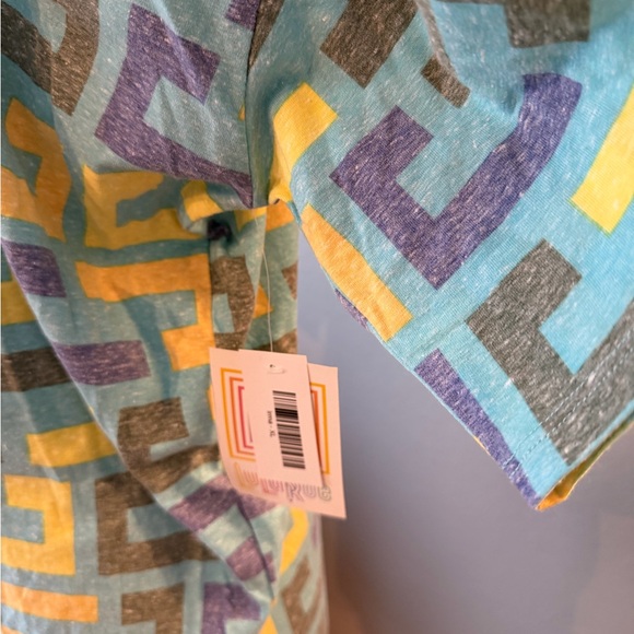 NWT!! 💙💛 LuLaRoe Colorful Geometric Patterned Top - Picture 4 of 5